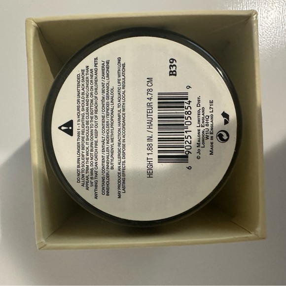 Jo Malone mini candle with gift box - Picture 3 of 3
